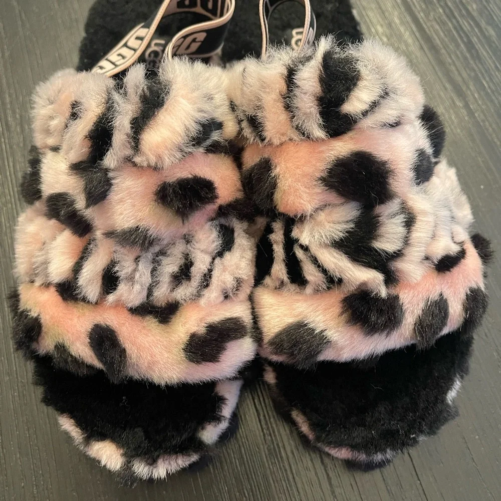 UGG Black and Pink Cozy Slippers Plush Comfort - Picture 9 of 10
